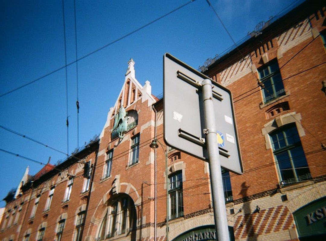 How Many Branches Does Tuzialadu Hotel Have